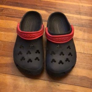 mickey mouse crocs